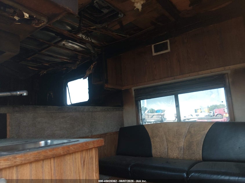 2007 LAKOTA HORSE TRAILER auction photo 5