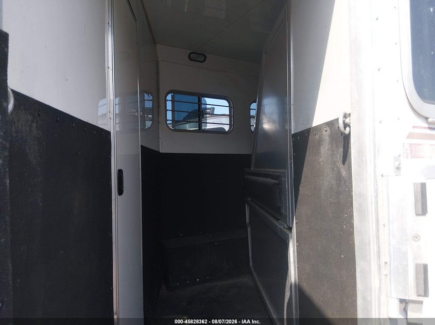 2007 LAKOTA HORSE TRAILER auction photo 8