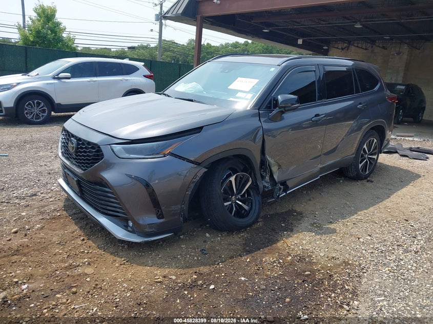 2021 TOYOTA HIGHLANDER auction photo 2