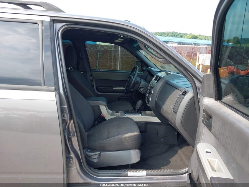 2011 FORD ESCAPE auction photo 5