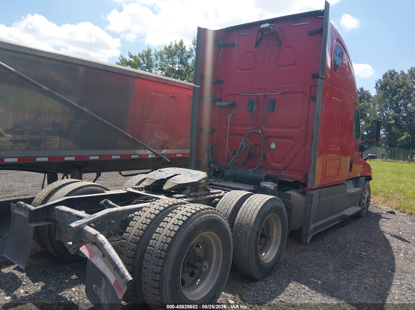 2017 FREIGHTLINER CASCADIA 125 auction photo 4