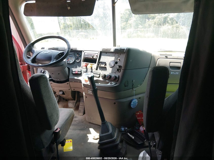 2017 FREIGHTLINER CASCADIA 125 auction photo 6