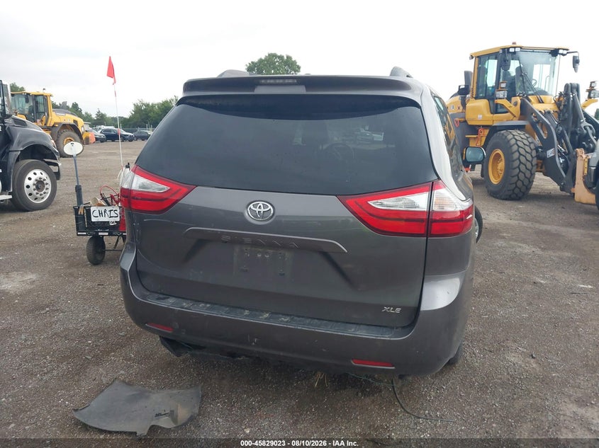 TOYOTA SIENNA - zdjęcie 16