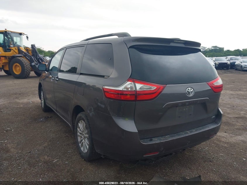 2017 TOYOTA SIENNA auction photo 3