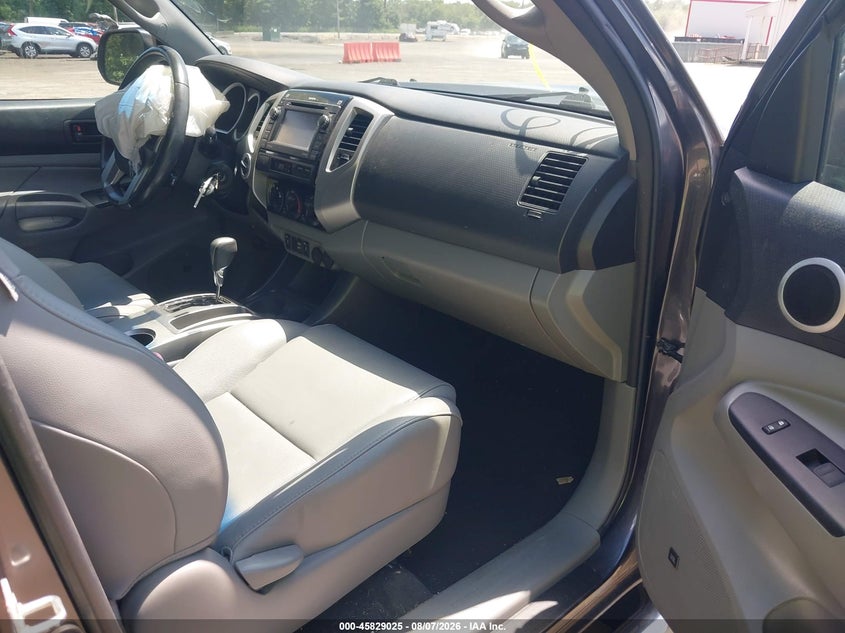2013 TOYOTA TACOMA auction photo 5