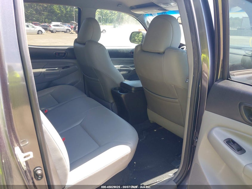 2013 TOYOTA TACOMA auction photo 8