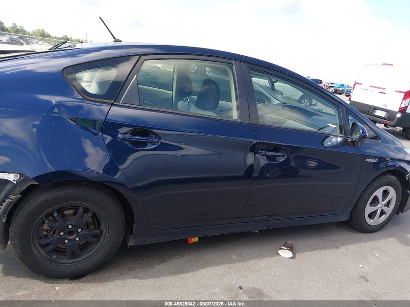 TOYOTA PRIUS - zdjęcie 14