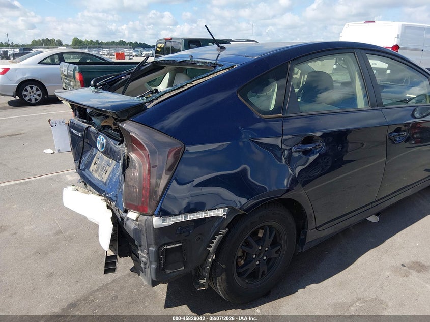 TOYOTA PRIUS - zdjęcie 18