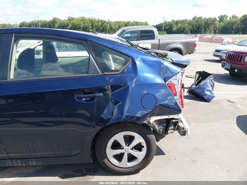 TOYOTA PRIUS - zdjęcie 19