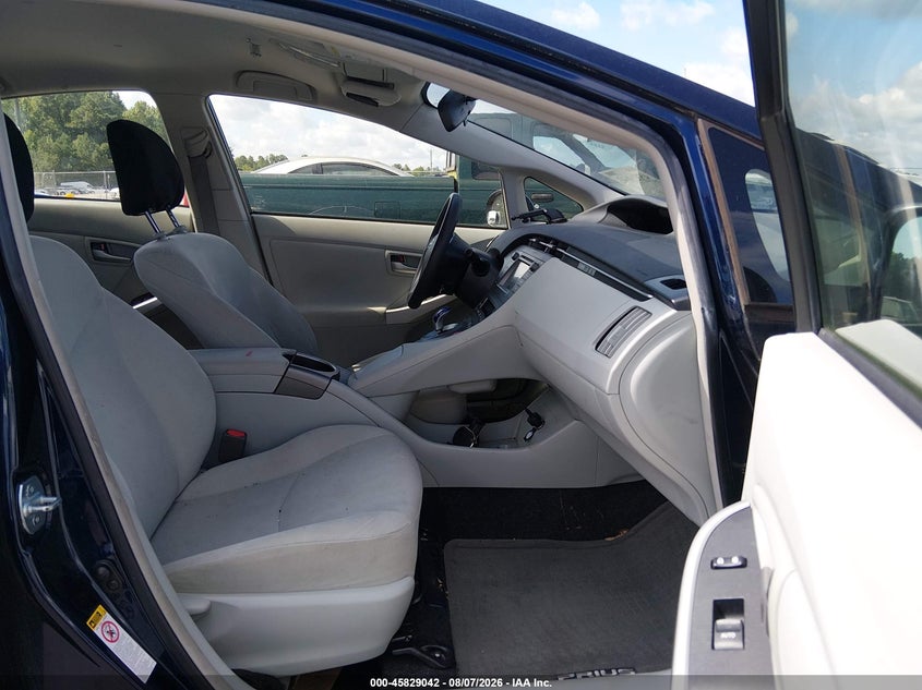 2015 TOYOTA PRIUS auction photo 5