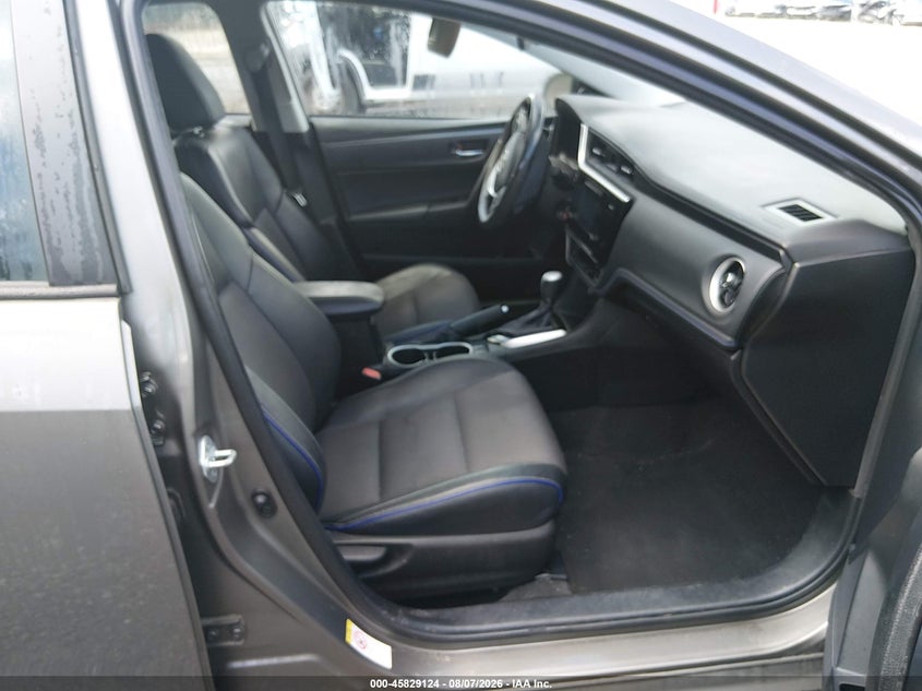 2017 TOYOTA COROLLA auction photo 5