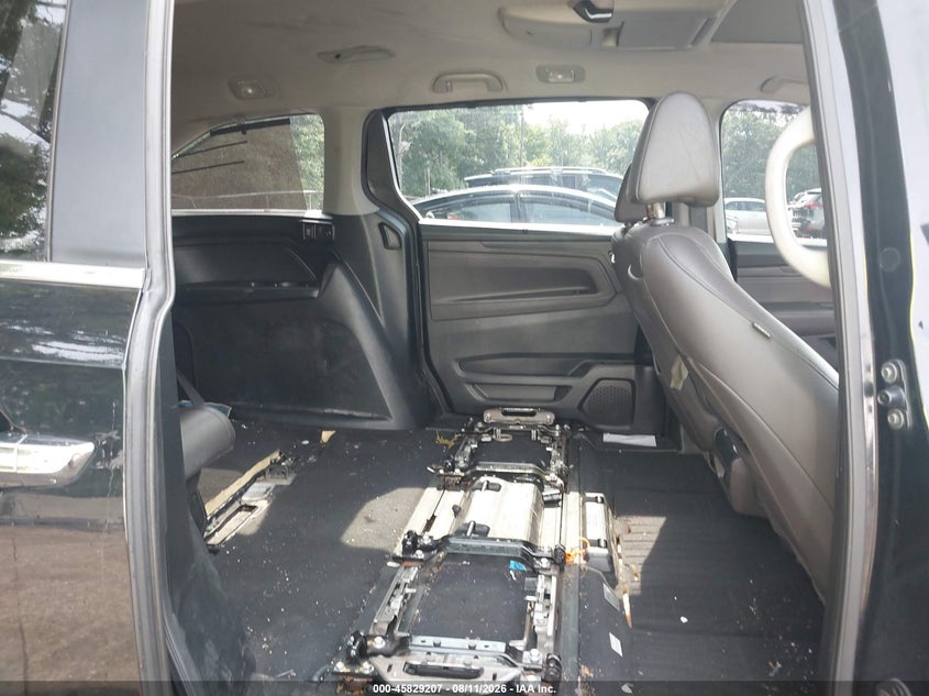 HONDA ODYSSEY 2018 VIN 5FNRL6H86JB032109