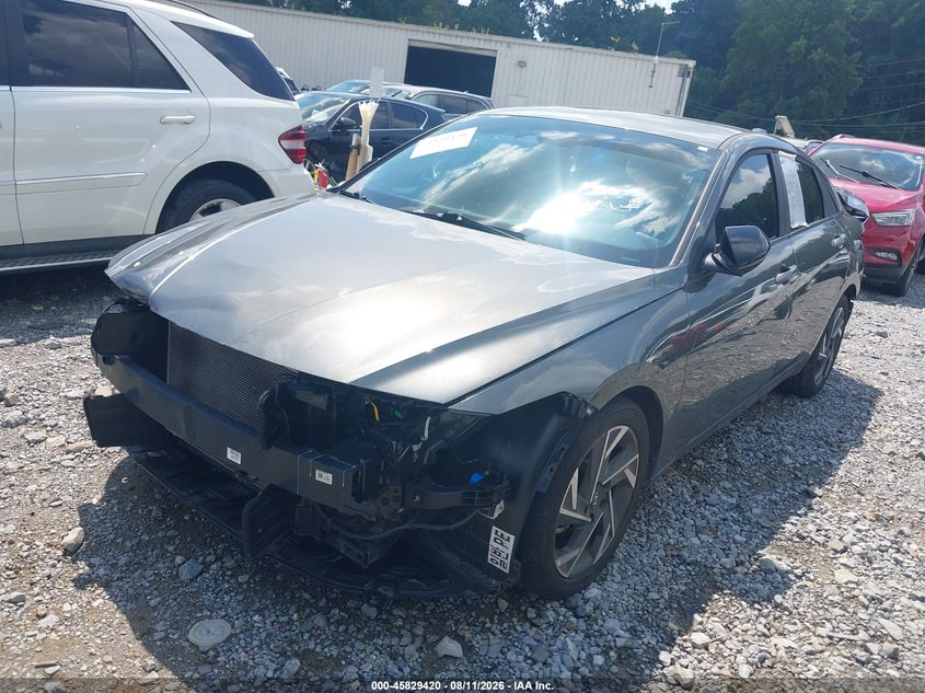 2025 HYUNDAI ELANTRA auction photo 2