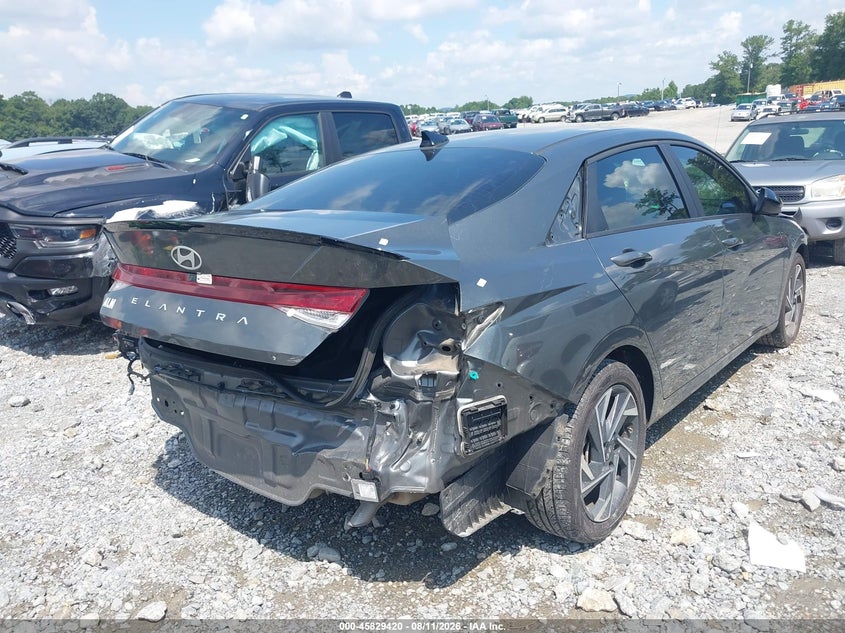 2025 HYUNDAI ELANTRA auction photo 4