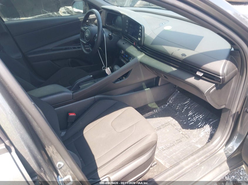2025 HYUNDAI ELANTRA auction photo 5