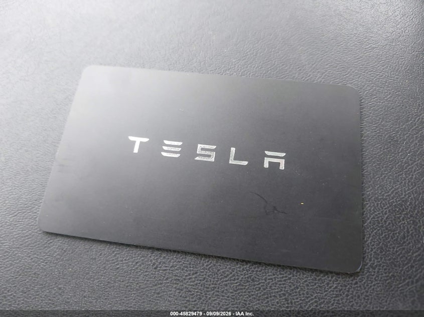 TESLA MODEL 3 - zdjęcie 11