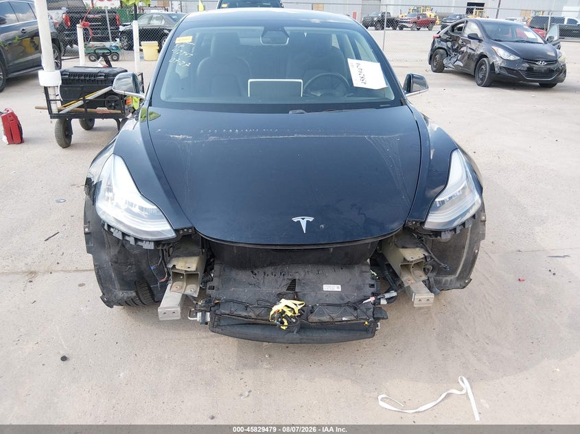 TESLA MODEL 3 - zdjęcie 12
