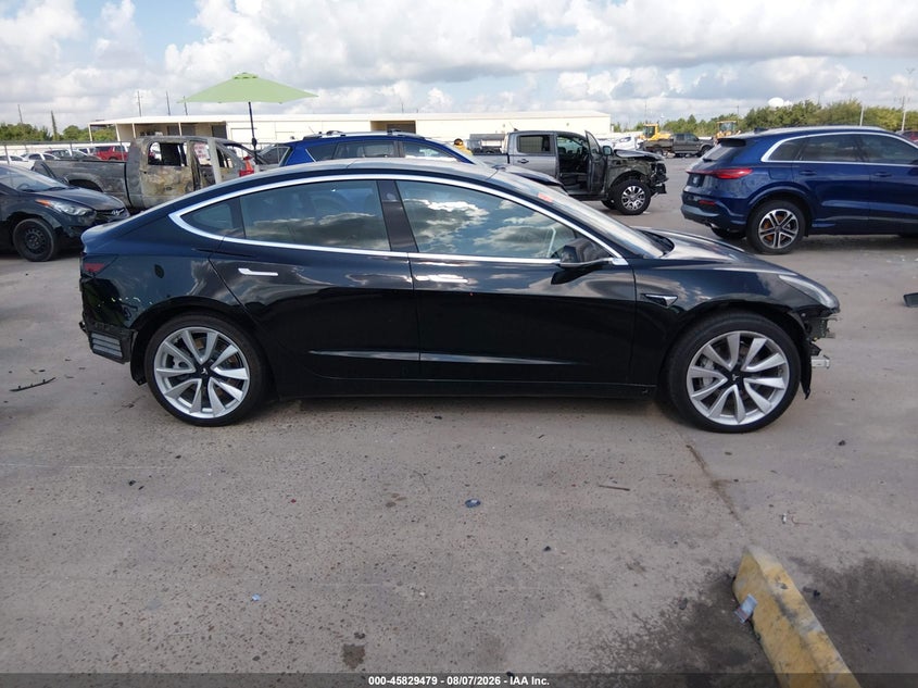 TESLA MODEL 3 - zdjęcie 13