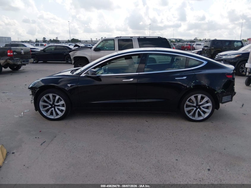TESLA MODEL 3 - zdjęcie 14