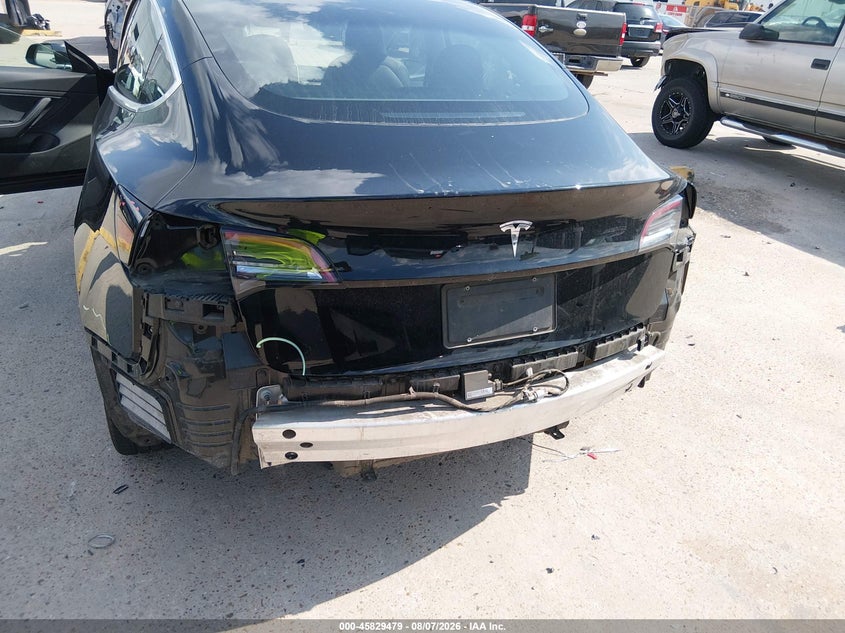 TESLA MODEL 3 - zdjęcie 21