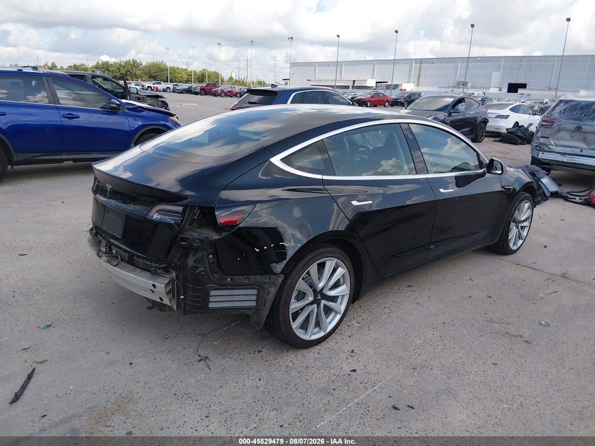 TESLA MODEL 3 - zdjęcie 4