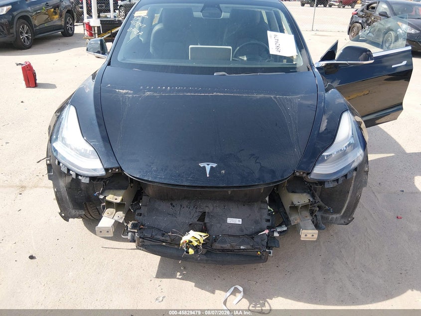 TESLA MODEL 3 - zdjęcie 6