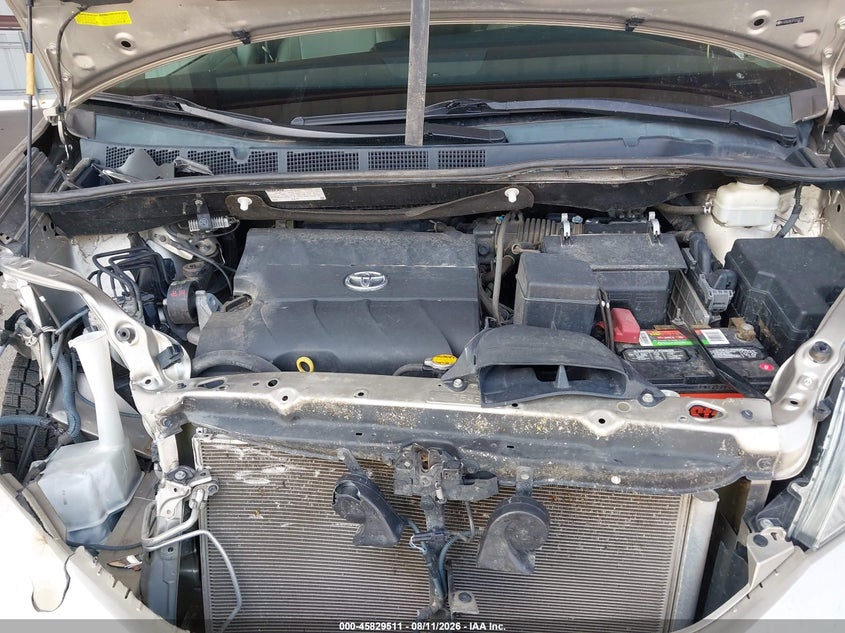 TOYOTA SIENNA - zdjęcie 10