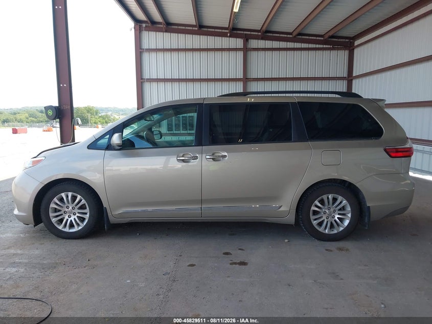 TOYOTA SIENNA - zdjęcie 15
