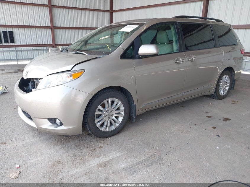 TOYOTA SIENNA - zdjęcie 2