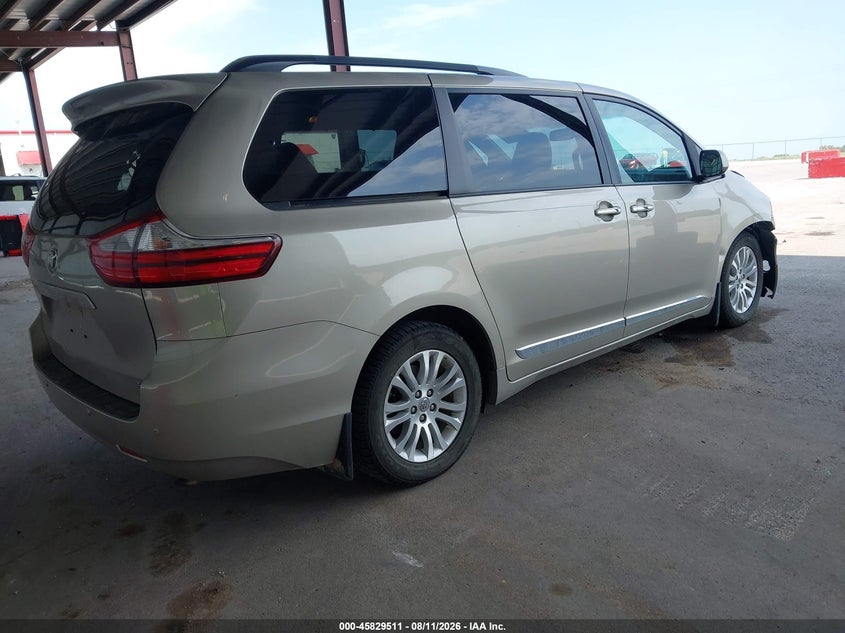 TOYOTA SIENNA - zdjęcie 4