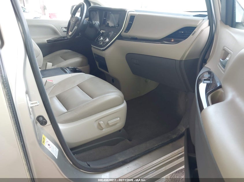 TOYOTA SIENNA - zdjęcie 5