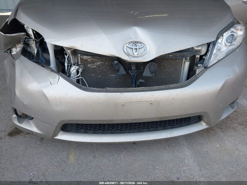 TOYOTA SIENNA - zdjęcie 6