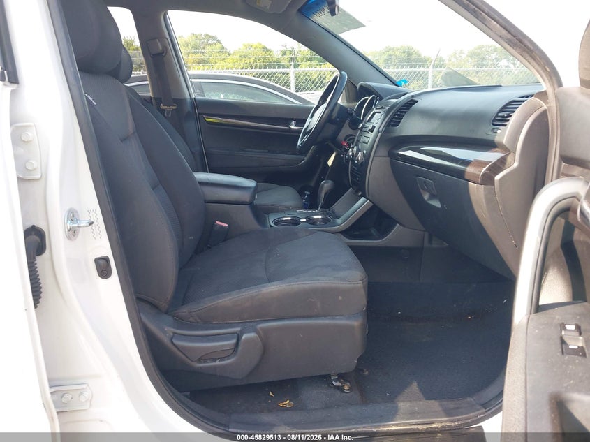2011 KIA SORENTO auction photo 5