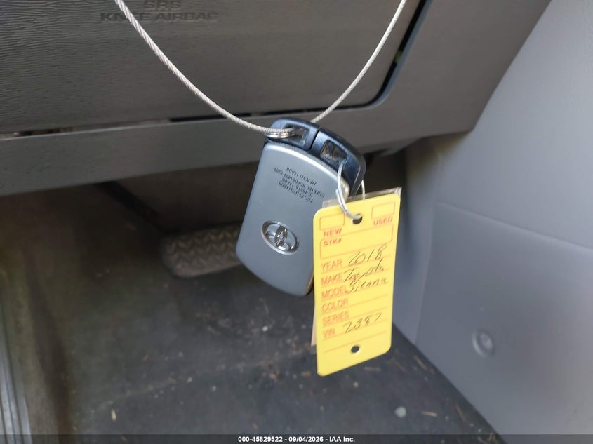TOYOTA SIENNA - zdjęcie 11