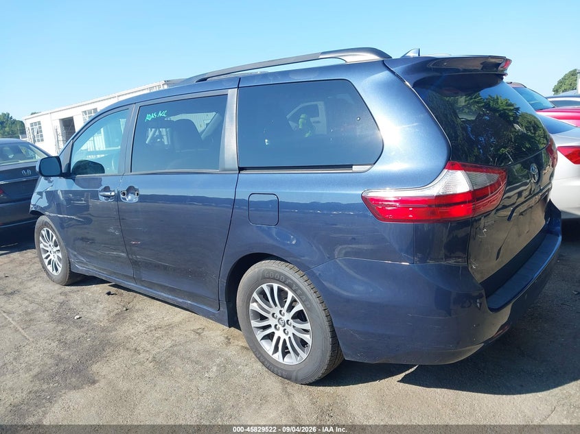 TOYOTA SIENNA - zdjęcie 15