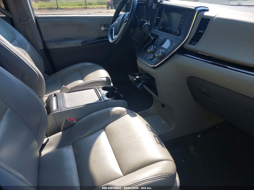 TOYOTA SIENNA - zdjęcie 5