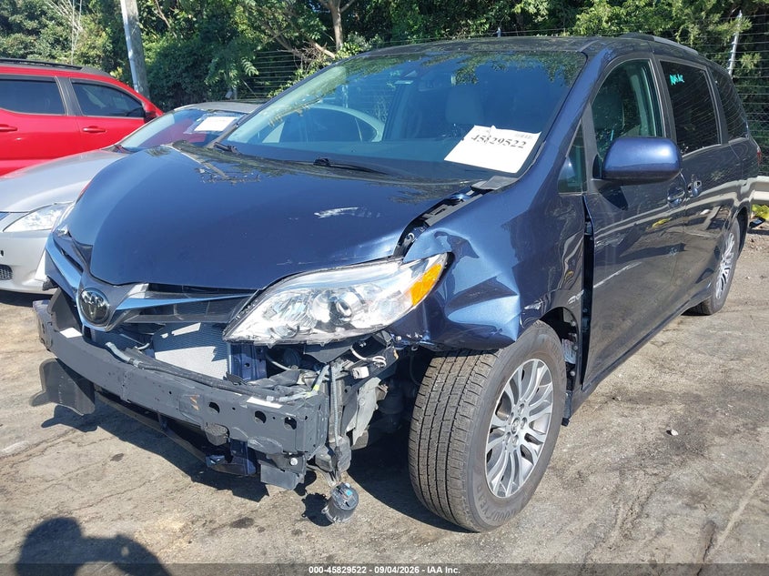 TOYOTA SIENNA - zdjęcie 6