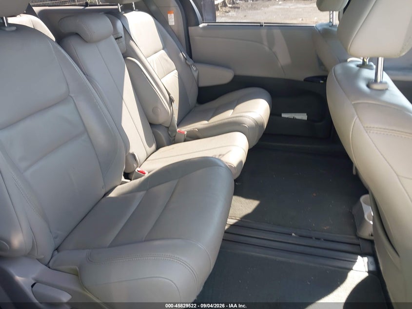 TOYOTA SIENNA - zdjęcie 8
