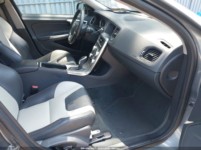 2017 VOLVO S60 CROSS COUNTRY auction photo 5
