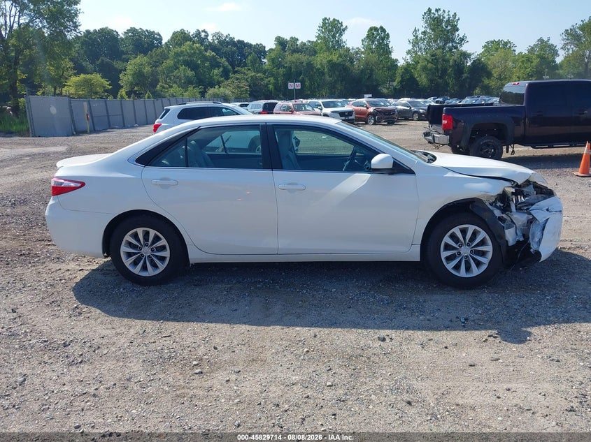 TOYOTA CAMRY - zdjęcie 13