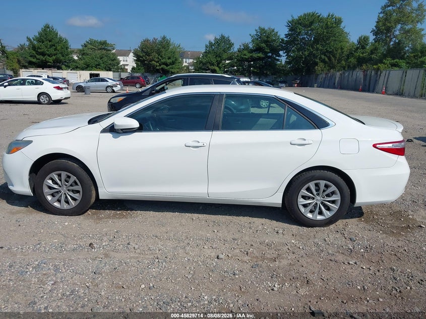 TOYOTA CAMRY - zdjęcie 14
