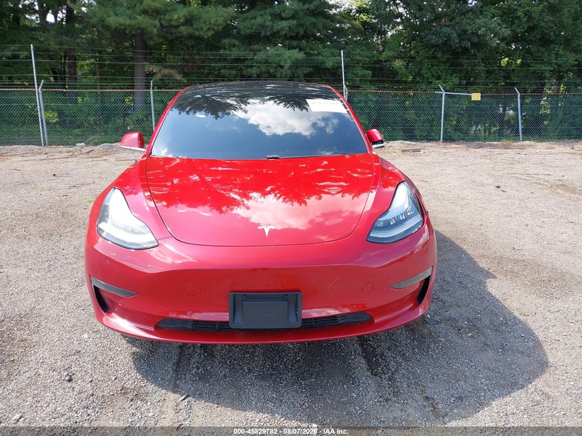 TESLA MODEL 3 - zdjęcie 13