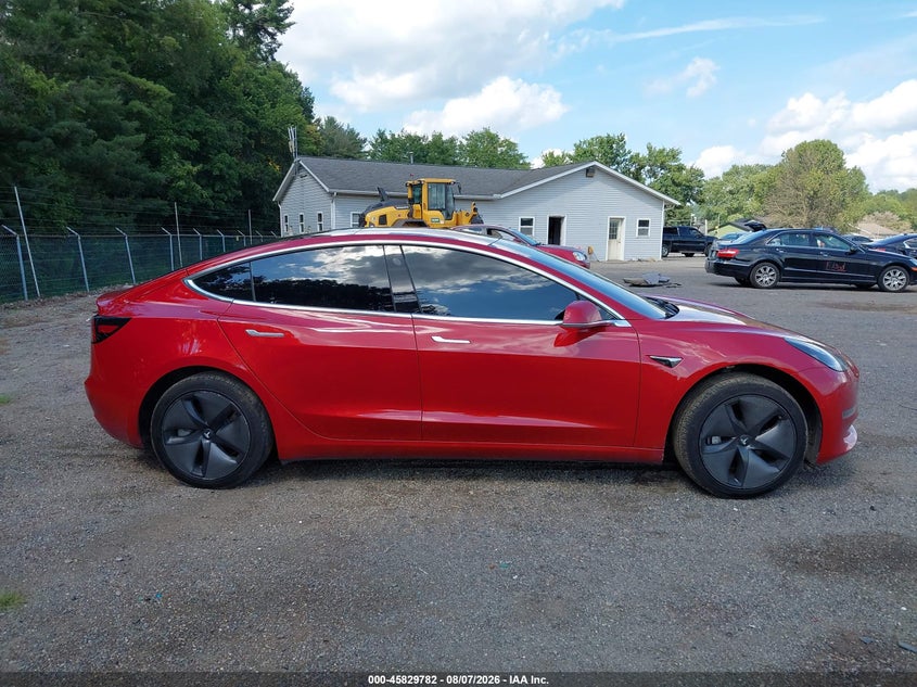 TESLA MODEL 3 - zdjęcie 14