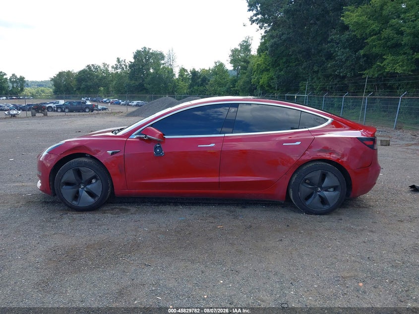 TESLA MODEL 3 - zdjęcie 15