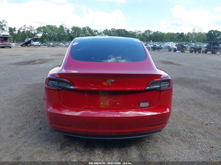 TESLA MODEL 3 - zdjęcie 17