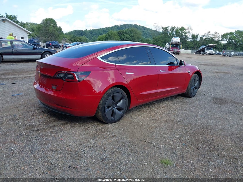 TESLA MODEL 3 - zdjęcie 4