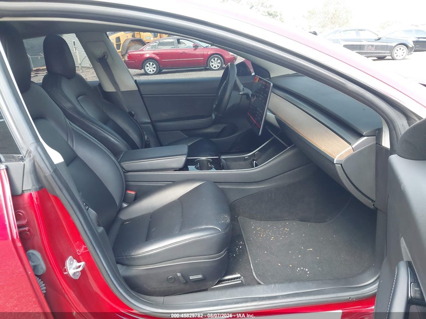 TESLA MODEL 3 - zdjęcie 5