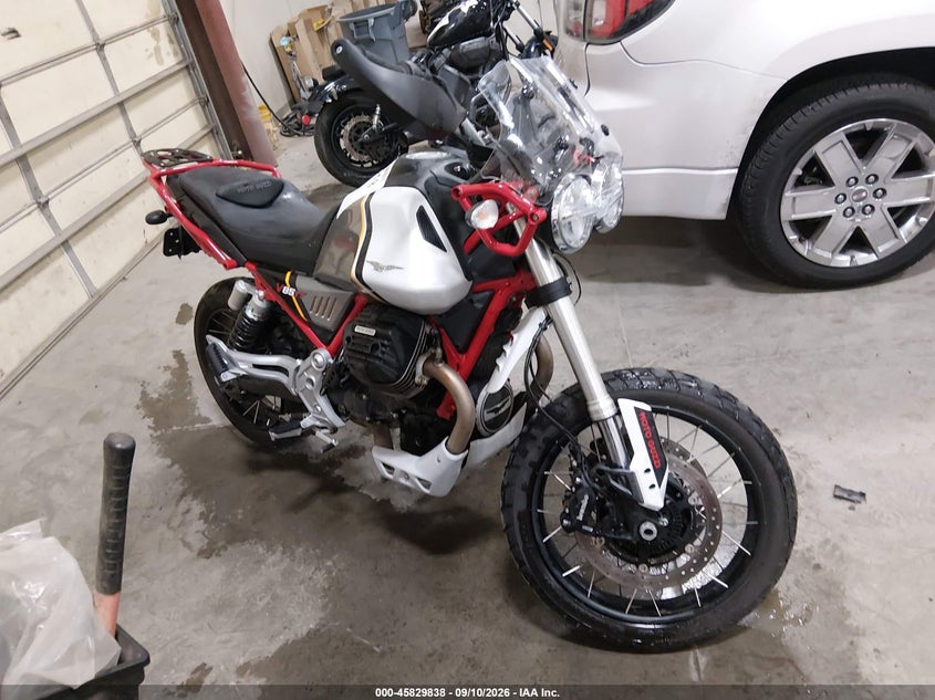 2021 Moto Guzzi V85 Tt