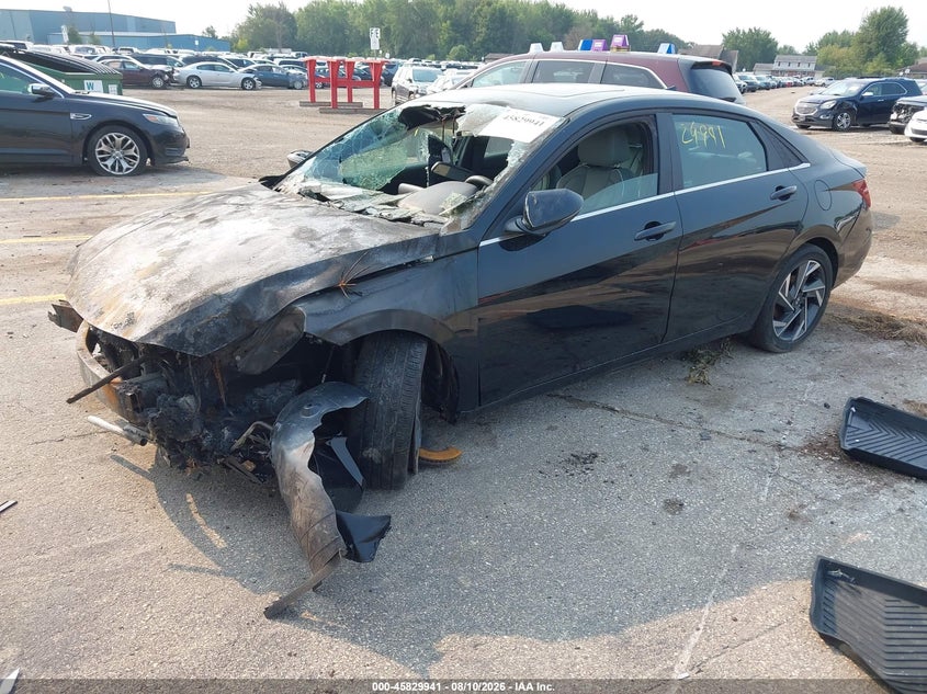 2025 HYUNDAI ELANTRA HYBRID auction photo 2