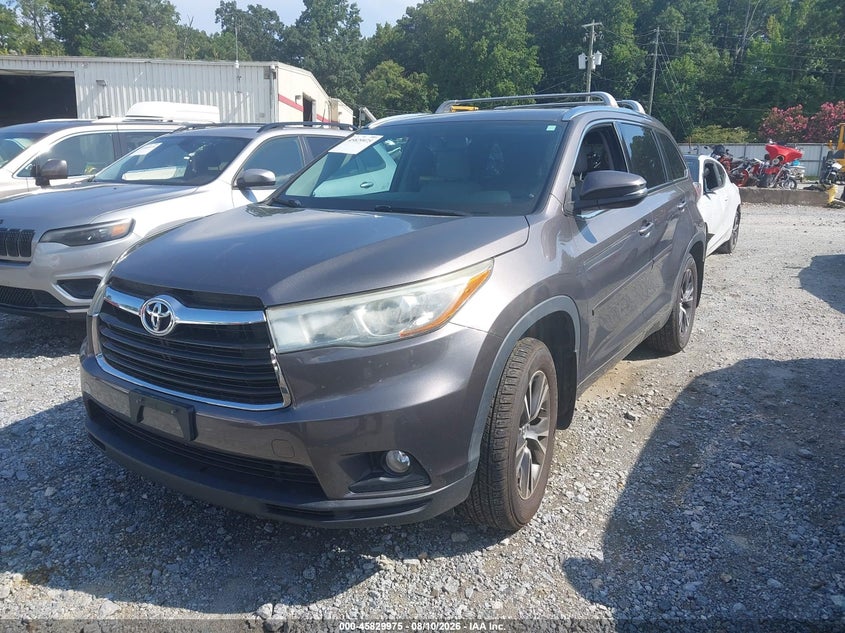 2016 TOYOTA HIGHLANDER auction photo 2